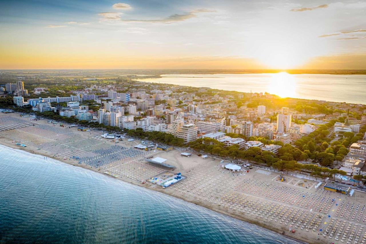 Hotel Capanna D'Oro Dependance Lignano Sabbiadoro Exterior foto