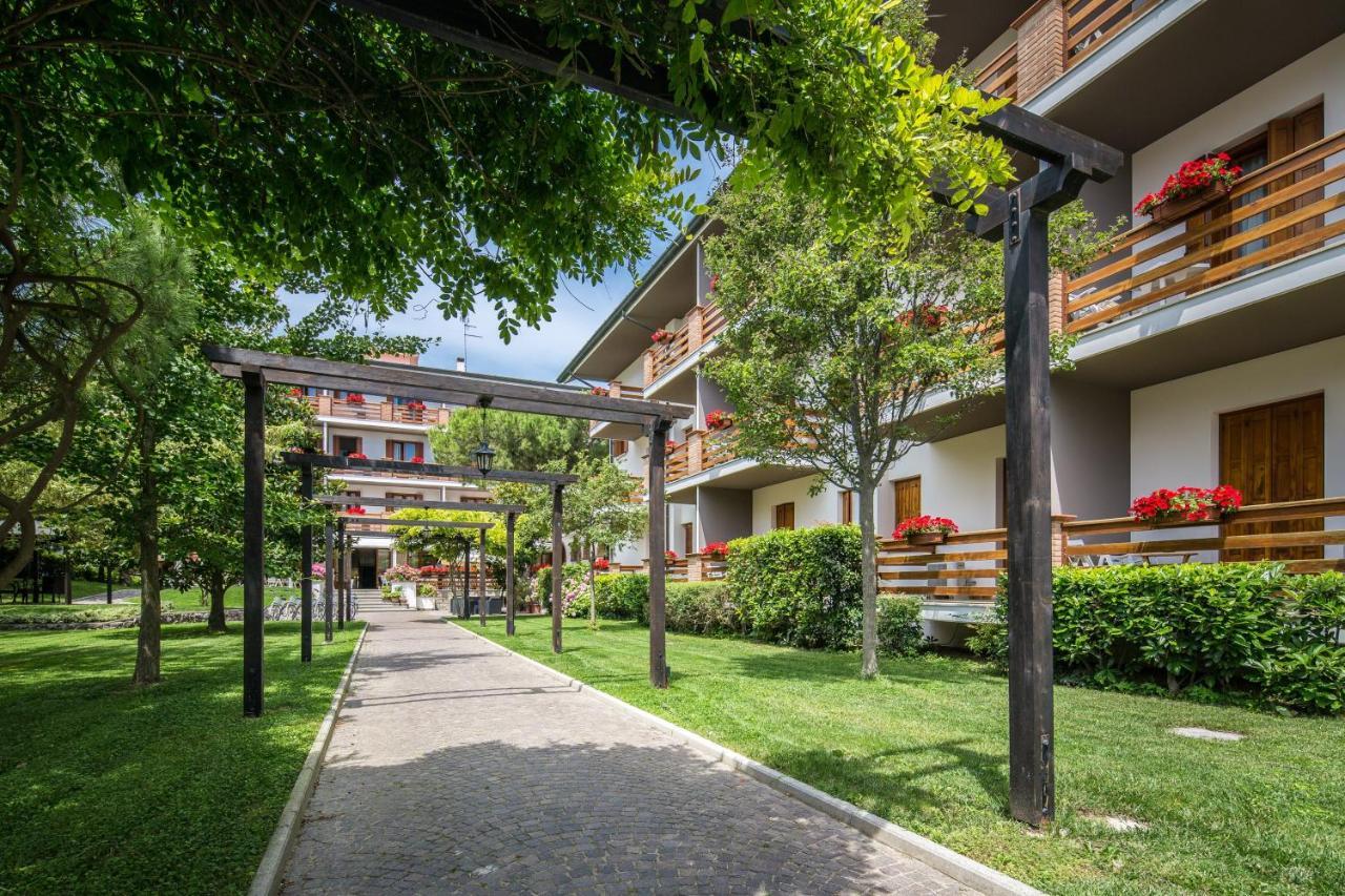 Hotel Capanna D'Oro Dependance Lignano Sabbiadoro Exterior foto