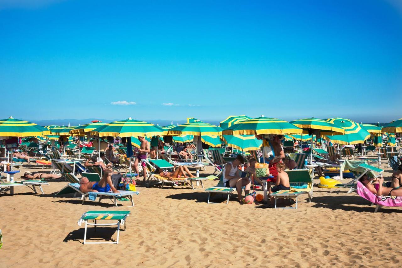 Hotel Capanna D'Oro Dependance Lignano Sabbiadoro Exterior foto