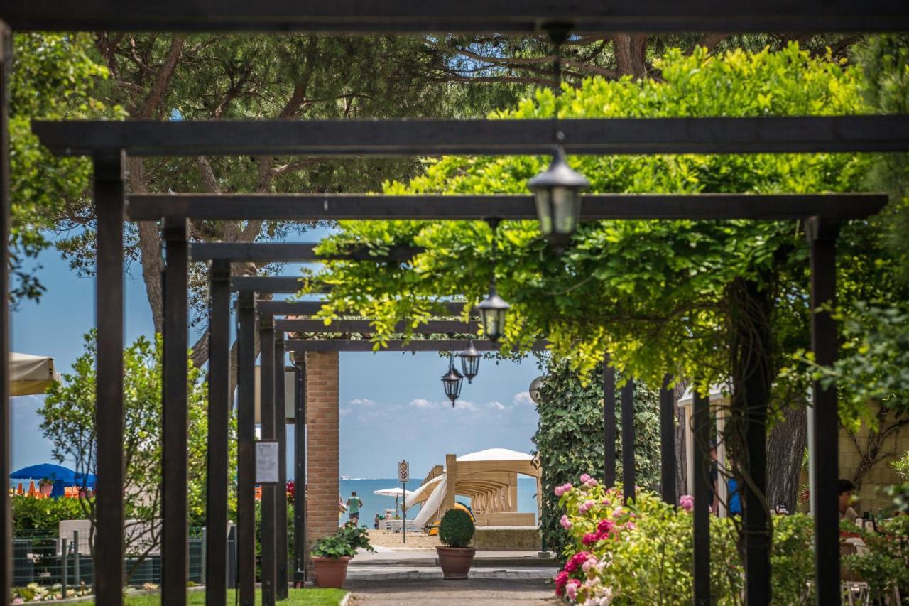 Hotel Capanna D'Oro Dependance Lignano Sabbiadoro Exterior foto