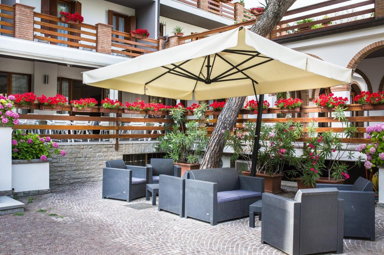 Hotel Capanna D'Oro Dependance Lignano Sabbiadoro Exterior foto