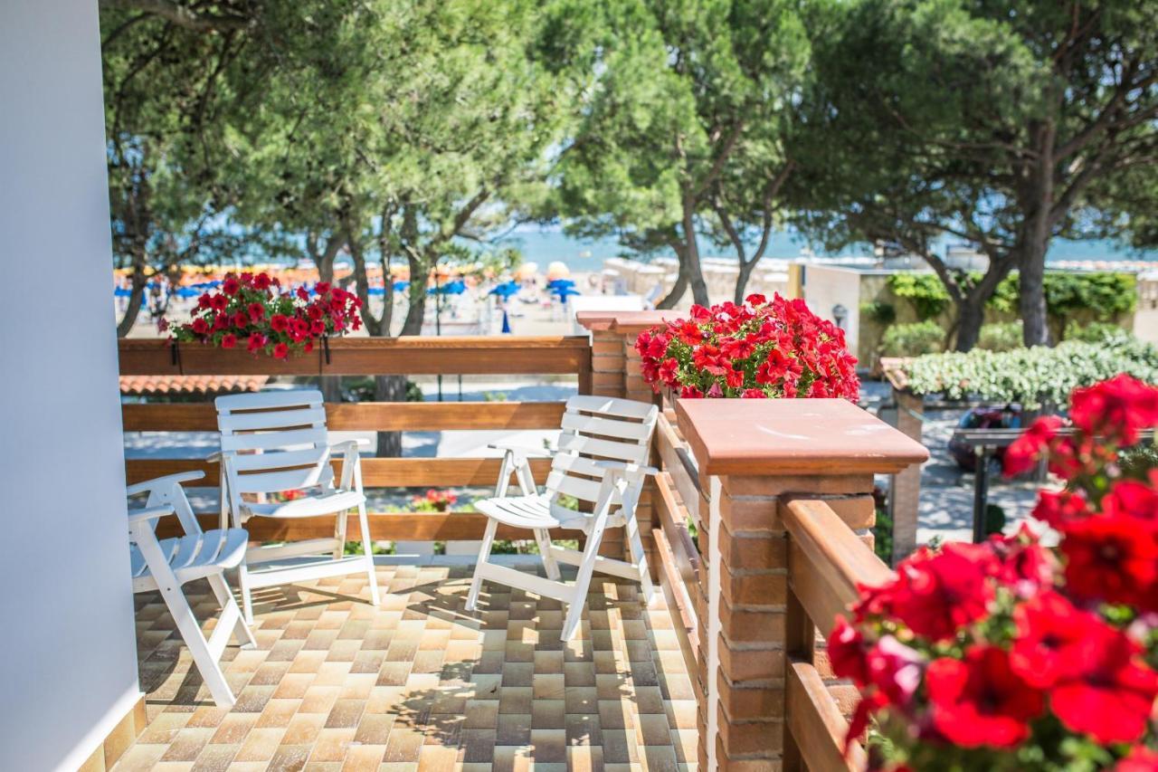 Hotel Capanna D'Oro Dependance Lignano Sabbiadoro Exterior foto