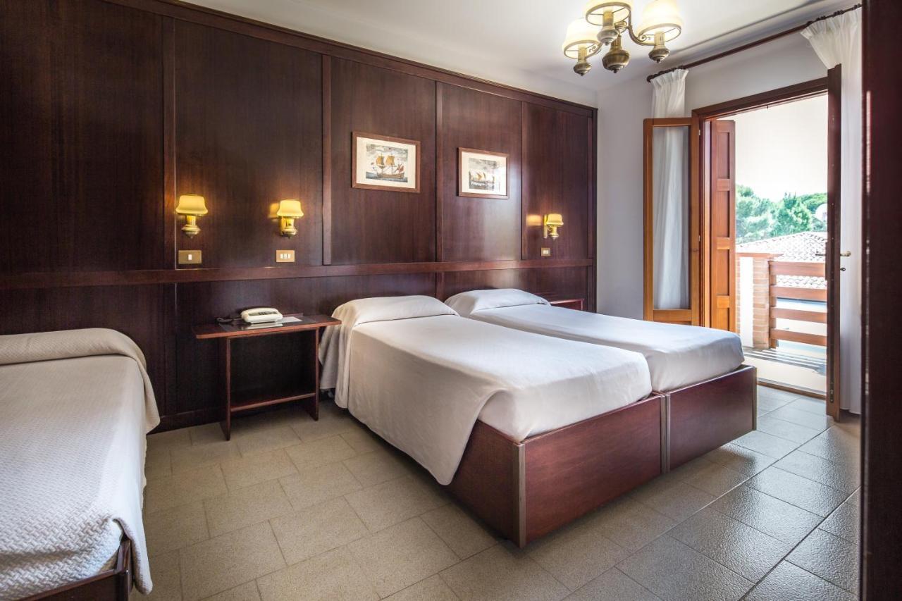 Hotel Capanna D'Oro Dependance Lignano Sabbiadoro Exterior foto