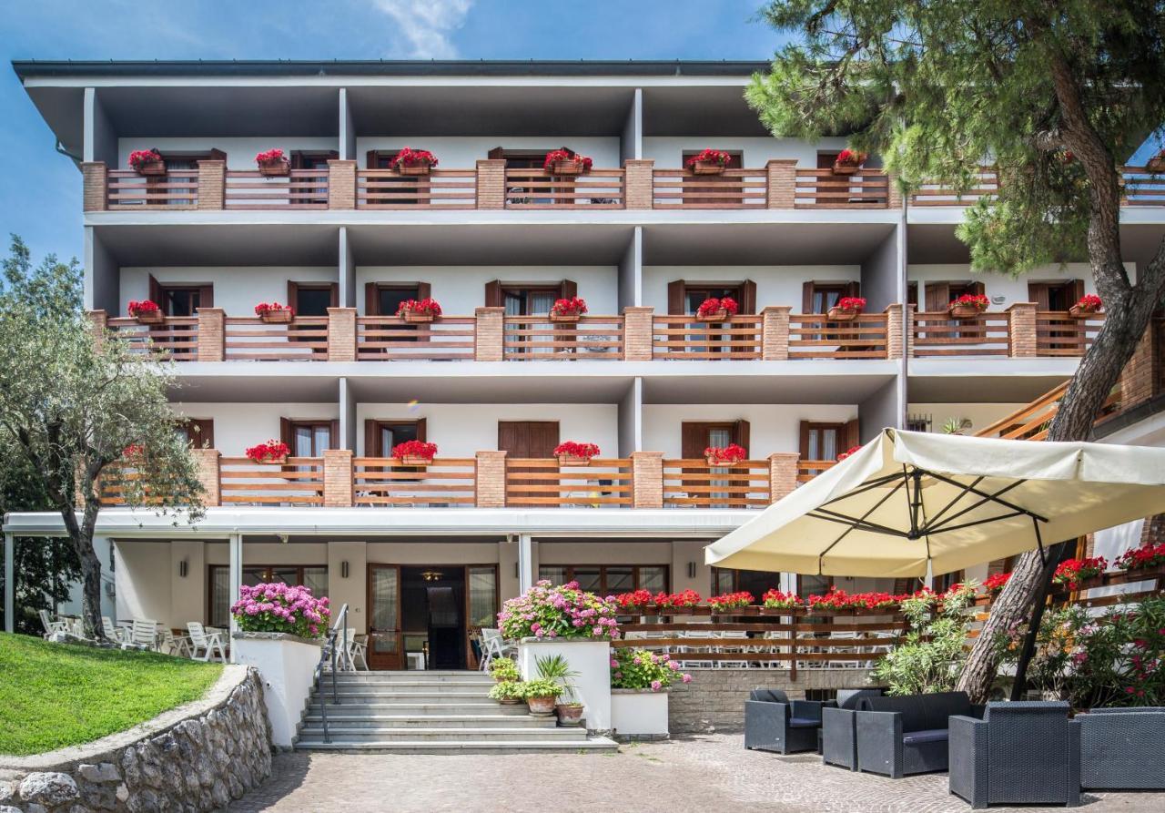 Hotel Capanna D'Oro Dependance Lignano Sabbiadoro Exterior foto
