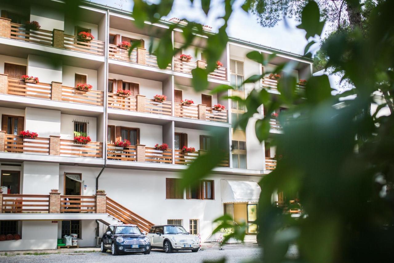 Hotel Capanna D'Oro Dependance Lignano Sabbiadoro Exterior foto