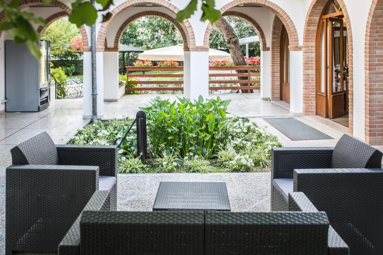 Hotel Capanna D'Oro Dependance Lignano Sabbiadoro Exterior foto