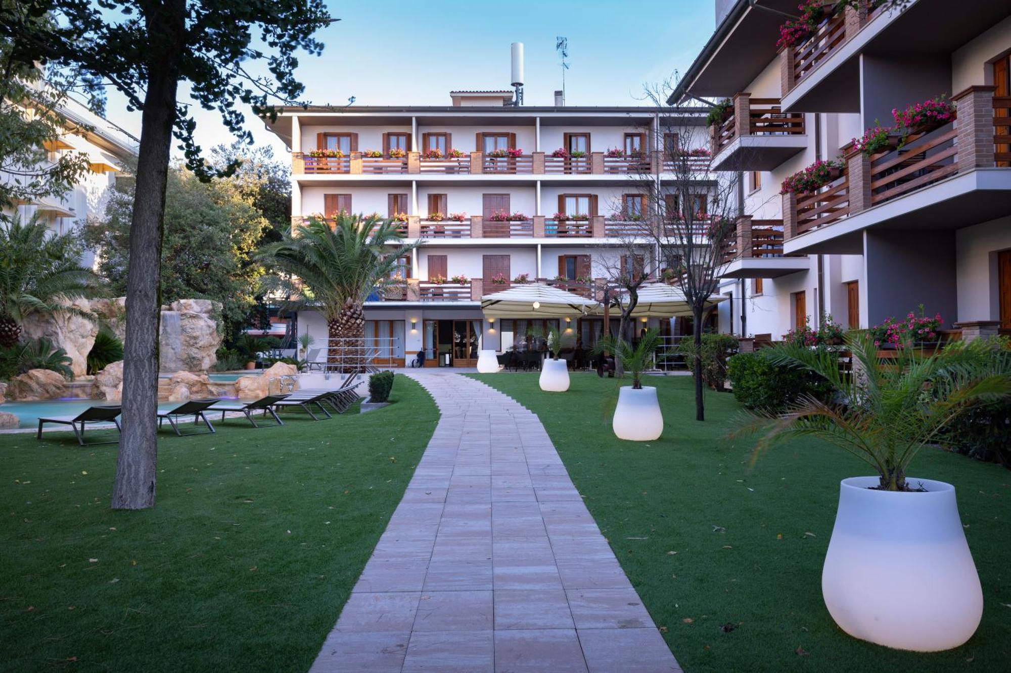 Hotel Capanna D'Oro Dependance Lignano Sabbiadoro Exterior foto