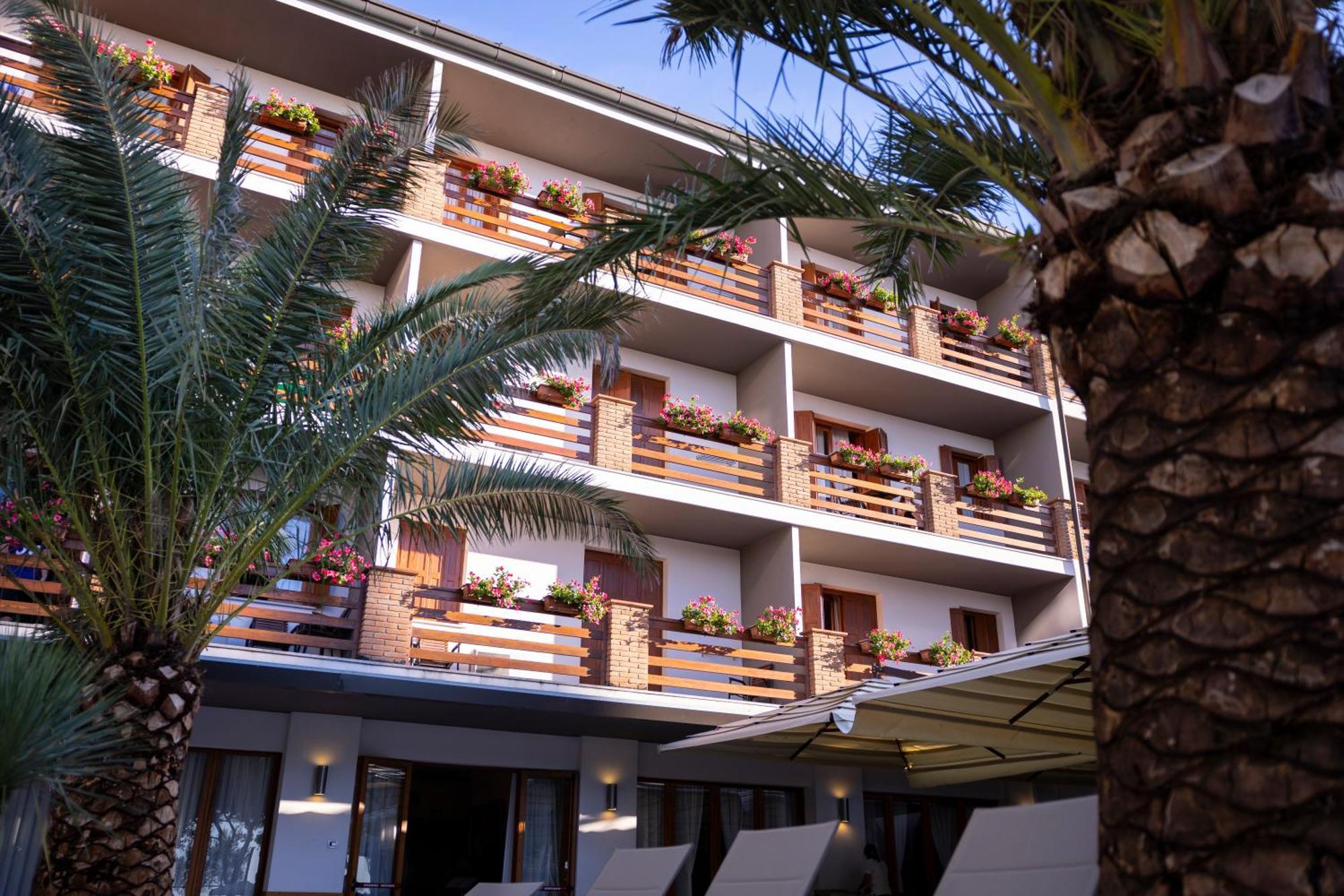 Hotel Capanna D'Oro Dependance Lignano Sabbiadoro Exterior foto