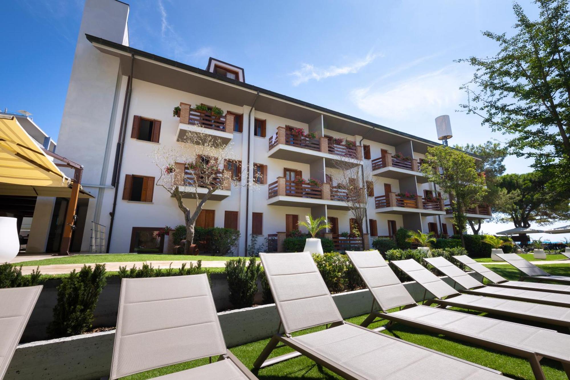 Hotel Capanna D'Oro Dependance Lignano Sabbiadoro Exterior foto