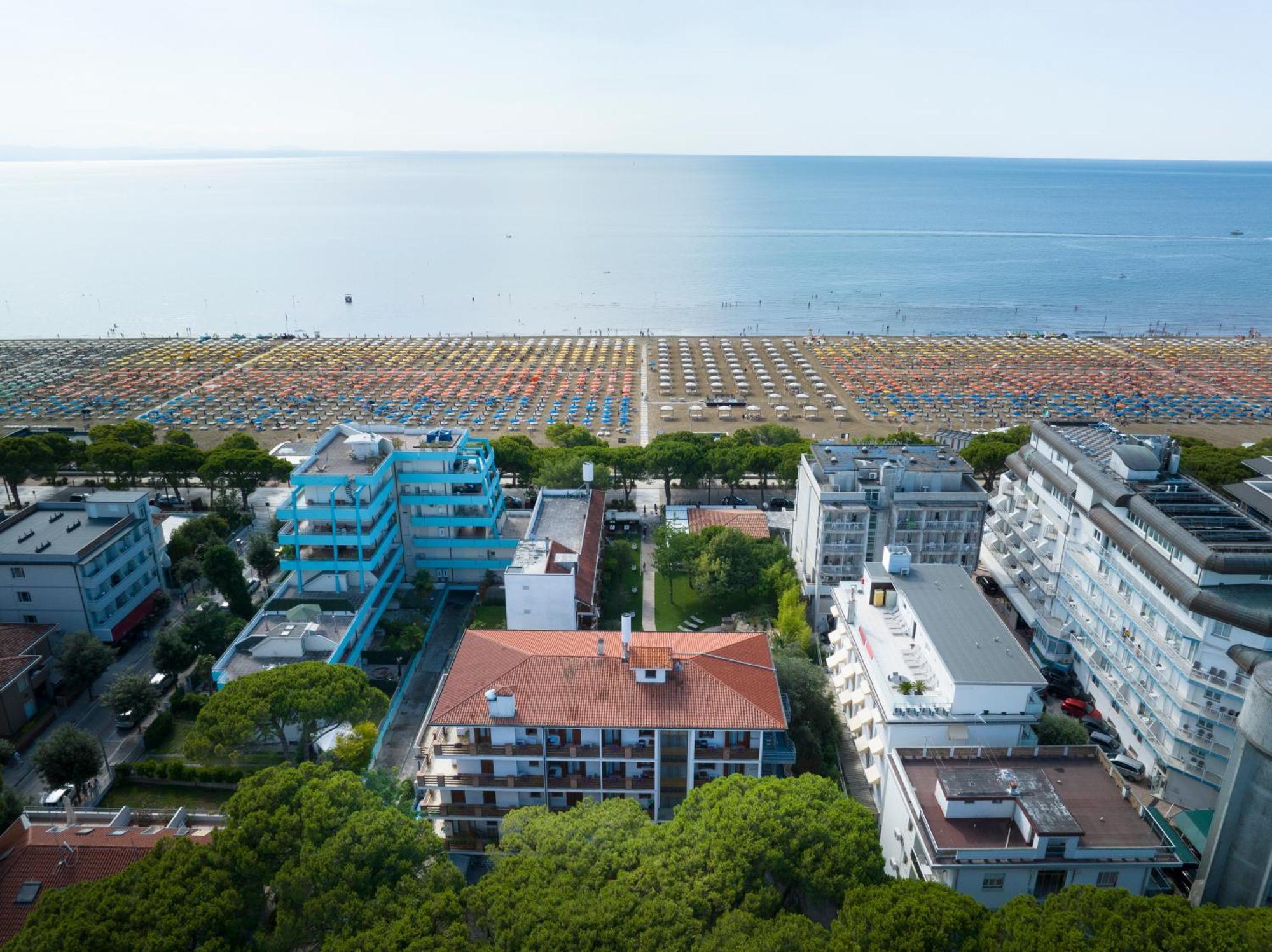 Hotel Capanna D'Oro Dependance Lignano Sabbiadoro Exterior foto