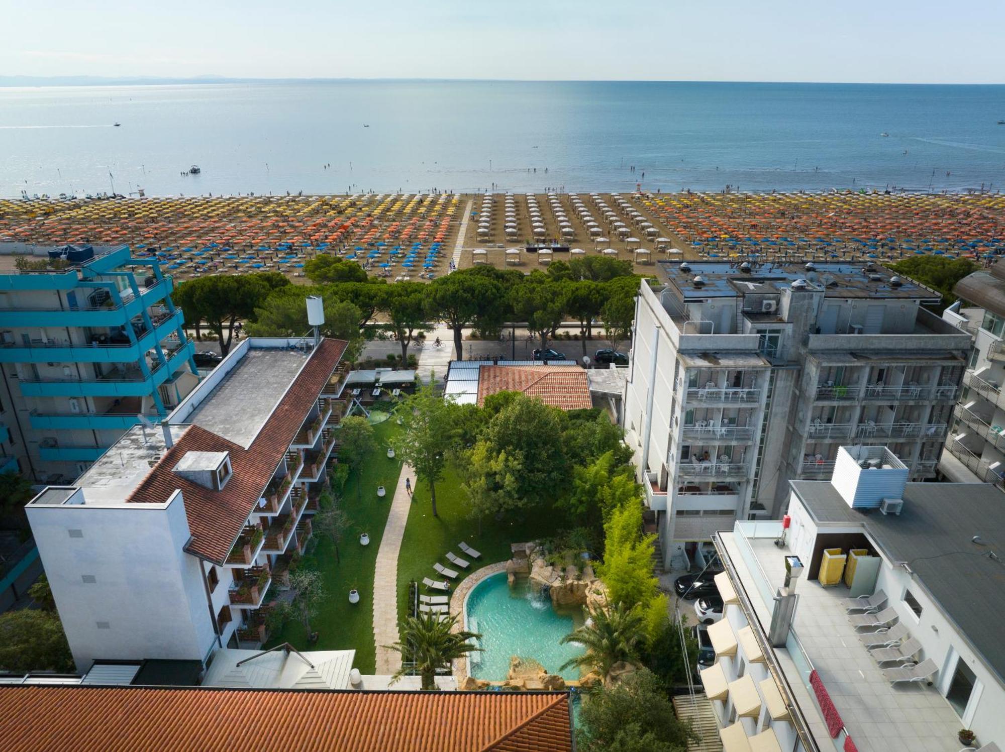 Hotel Capanna D'Oro Dependance Lignano Sabbiadoro Exterior foto