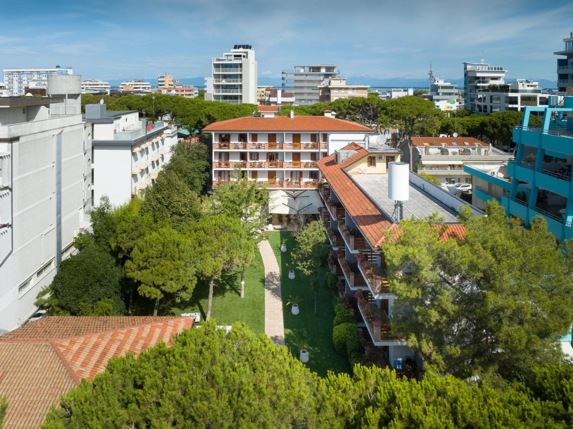 Hotel Capanna D'Oro Dependance Lignano Sabbiadoro Exterior foto