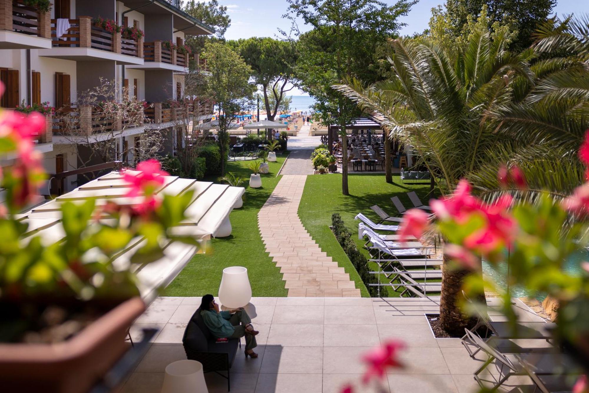Hotel Capanna D'Oro Dependance Lignano Sabbiadoro Exterior foto